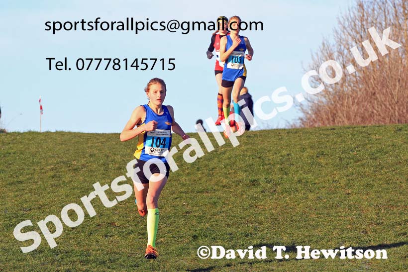 Girls under-13s, 2022 North Eastern Cross Country Champs., Temple Park, South Shields.  Photo: David T. Hewitson/Sports for All Pics